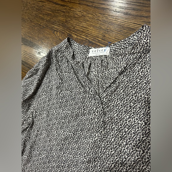 Velvet by Graham and Spencer size P blouse - Picture 6 of 8